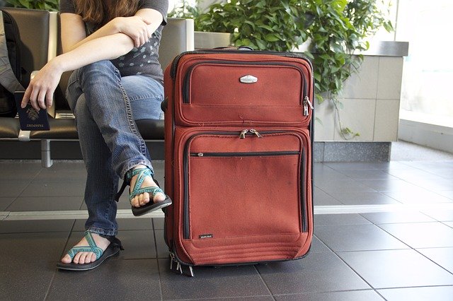 cestovní kufr na letišti